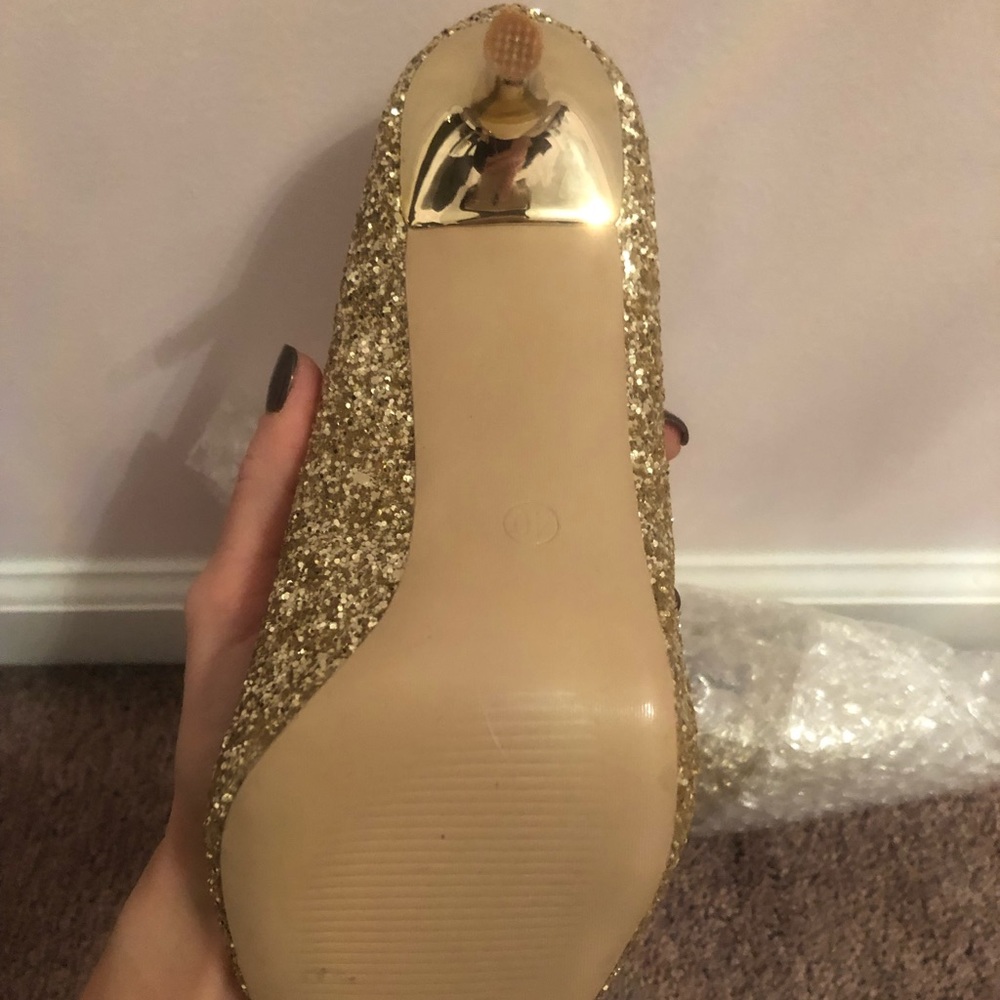 “Goldilocks” sparkle pumps - Picture 4 of 7